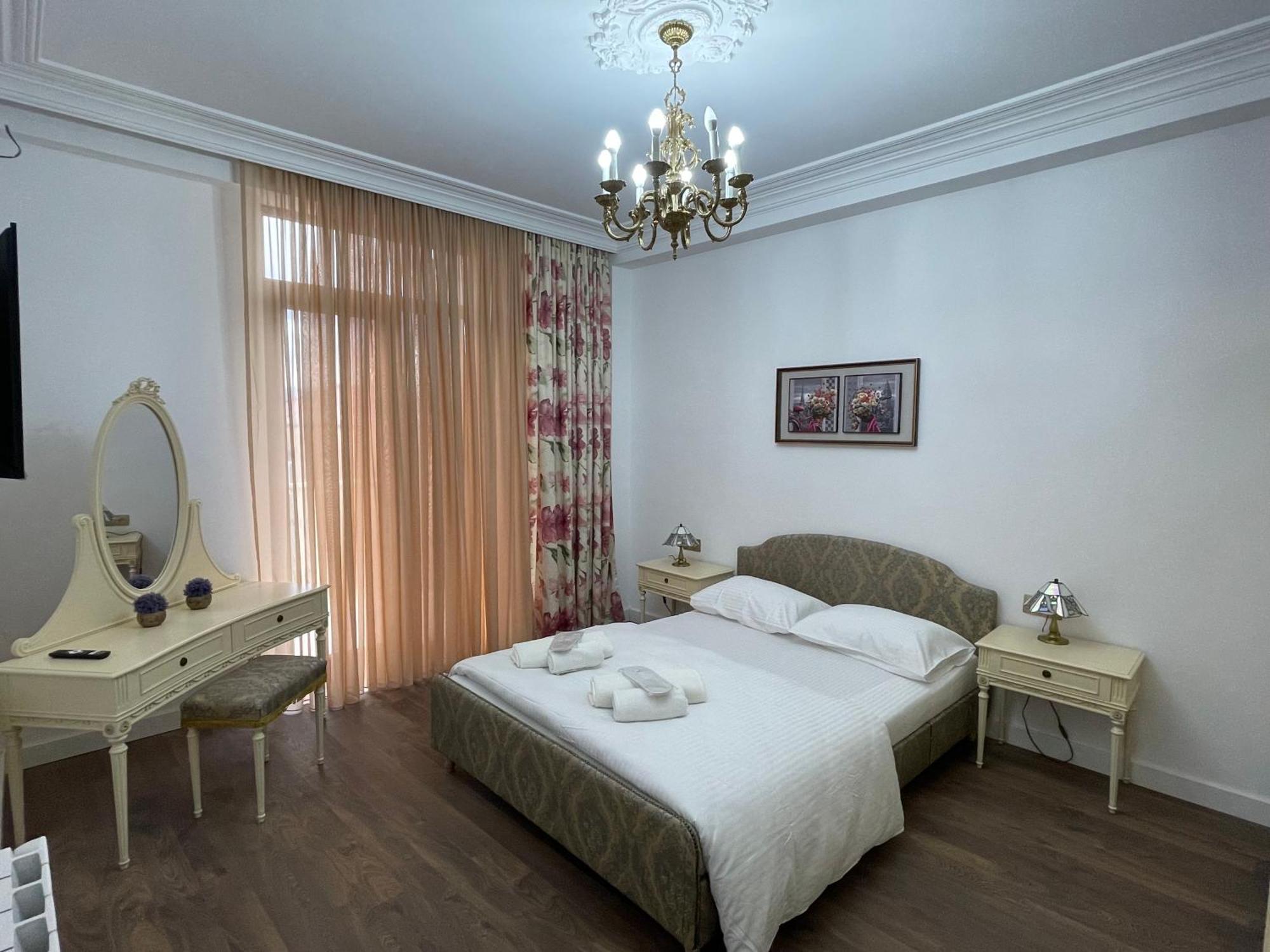 Picasso Apartment Кутаиси Екстериор снимка