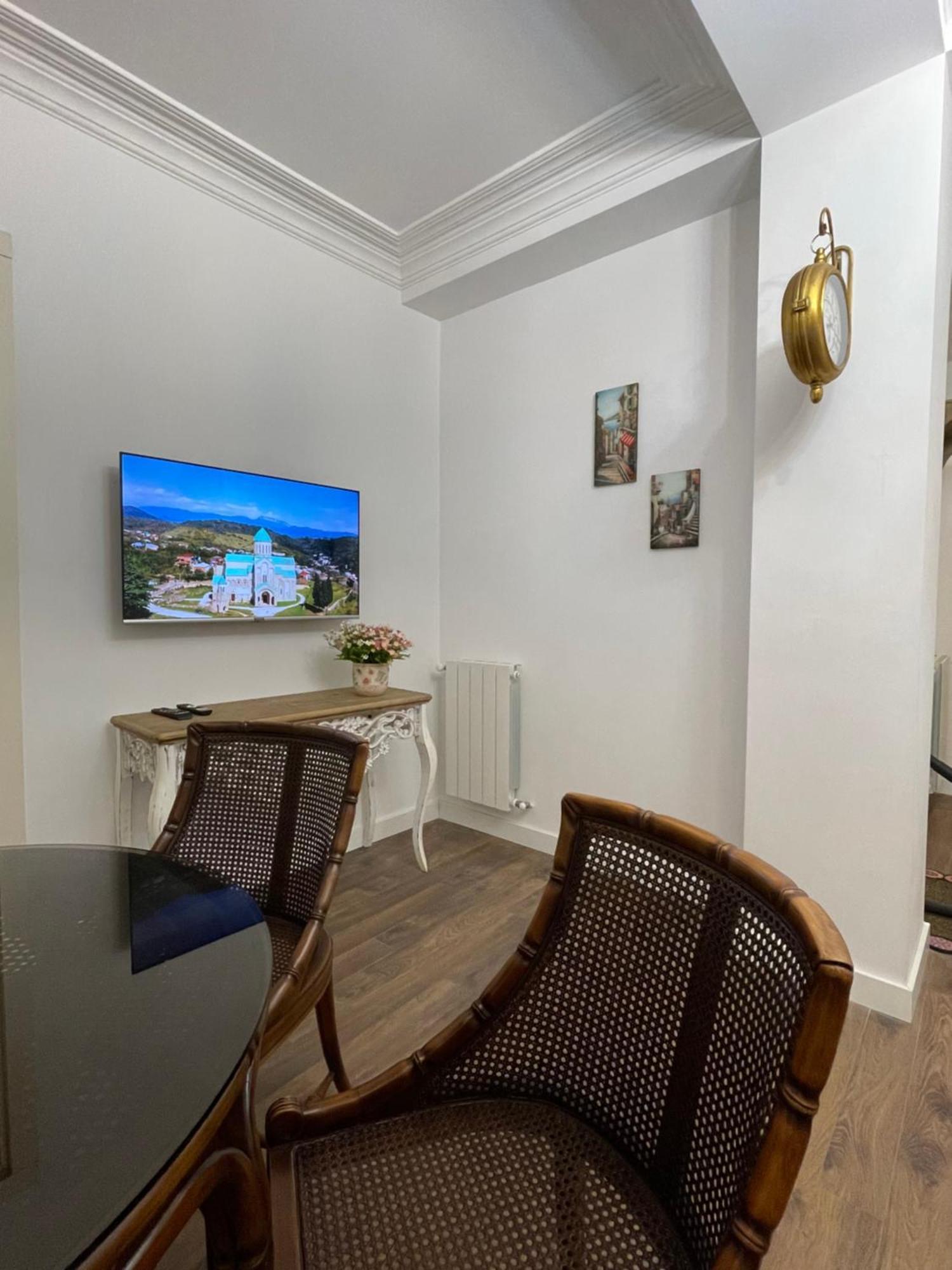 Picasso Apartment Кутаиси Екстериор снимка