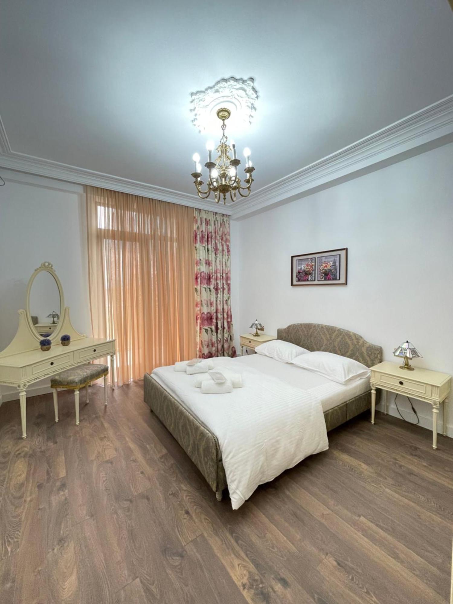 Picasso Apartment Кутаиси Екстериор снимка