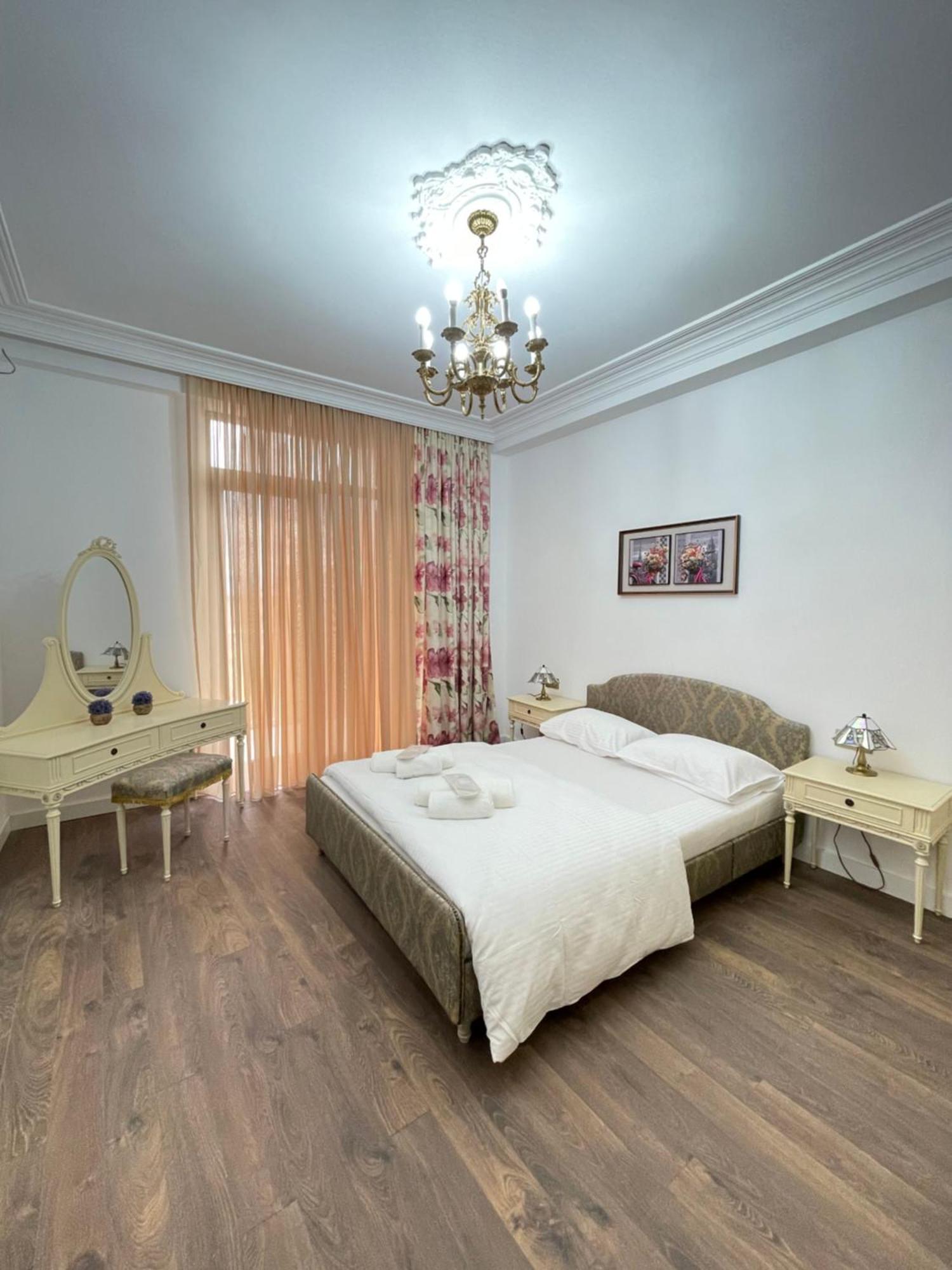 Picasso Apartment Кутаиси Екстериор снимка