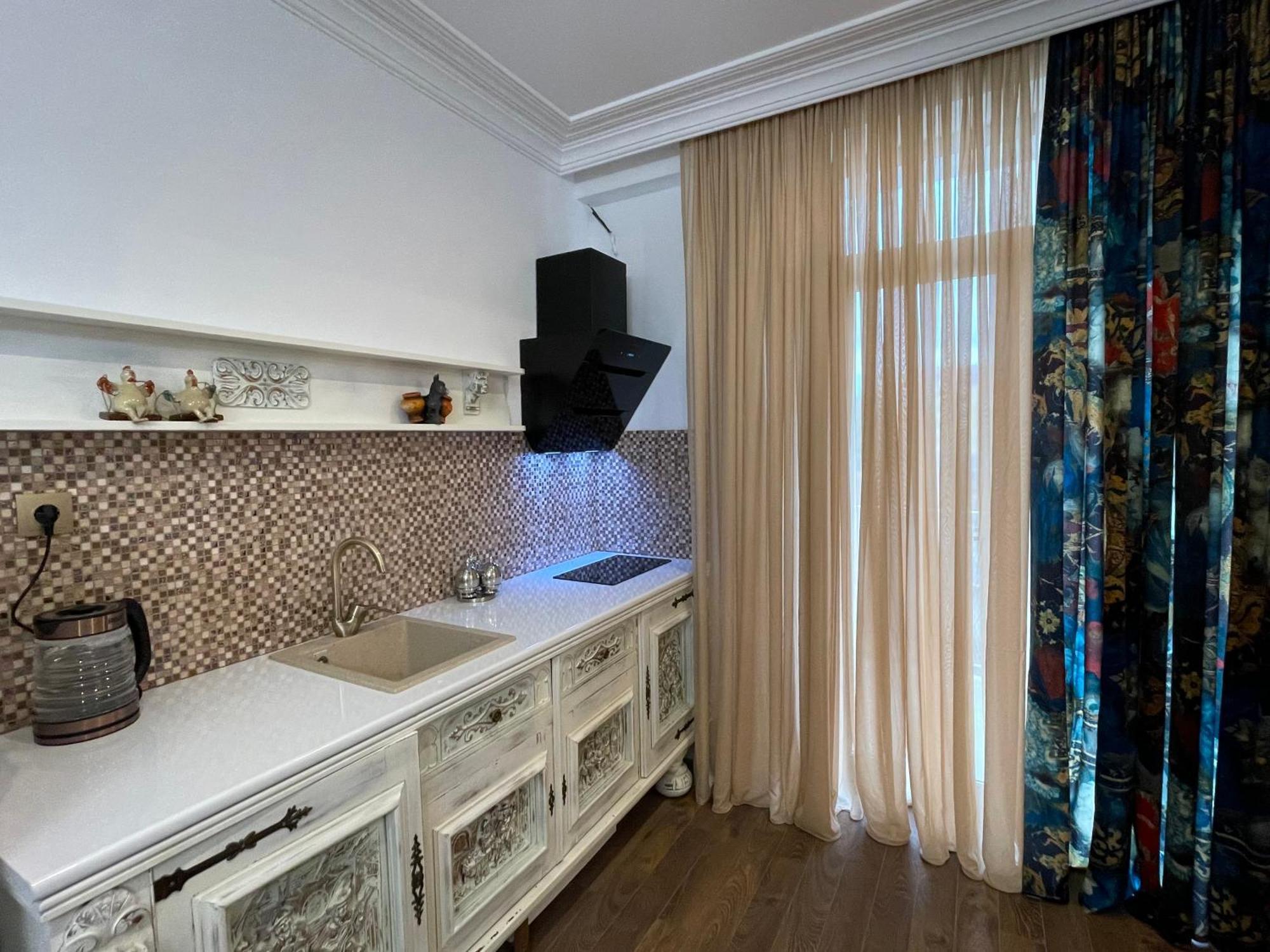 Picasso Apartment Кутаиси Екстериор снимка