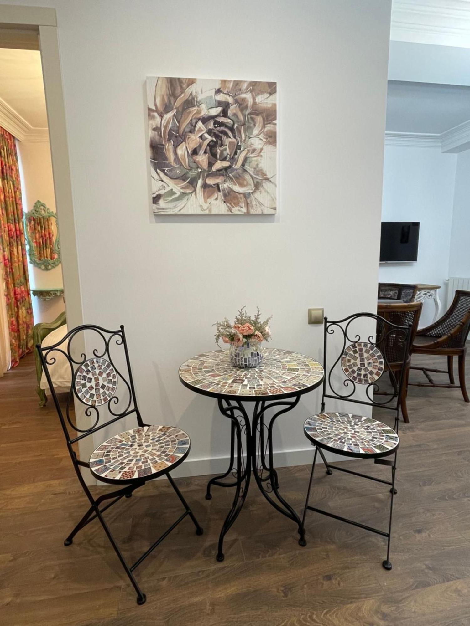 Picasso Apartment Кутаиси Екстериор снимка